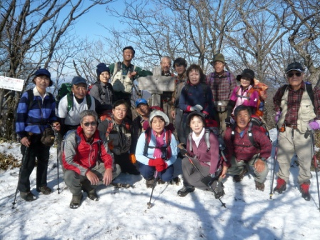  鼻曲山山頂にて