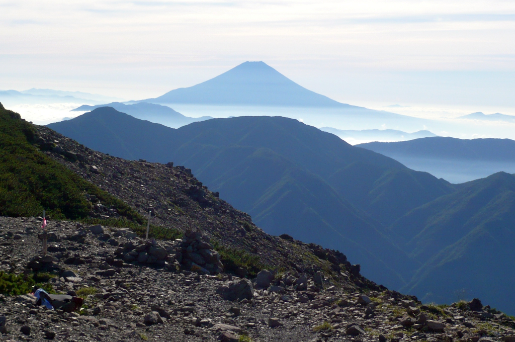  聖岳山頂からの富士山