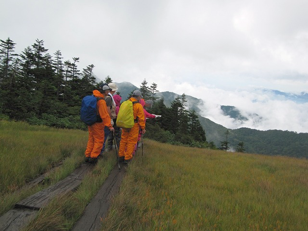  遠くの山が見えてきました