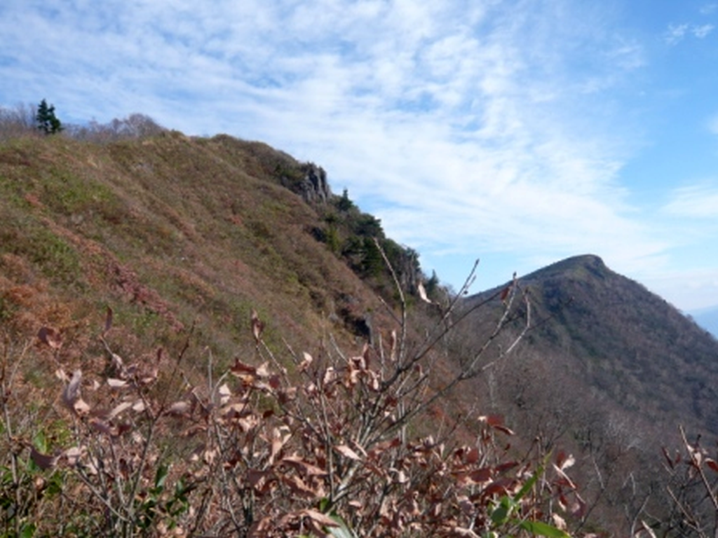 七ヶ岳山頂を望む