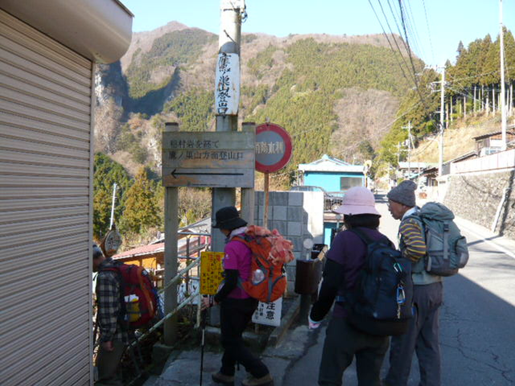 ここから登山口