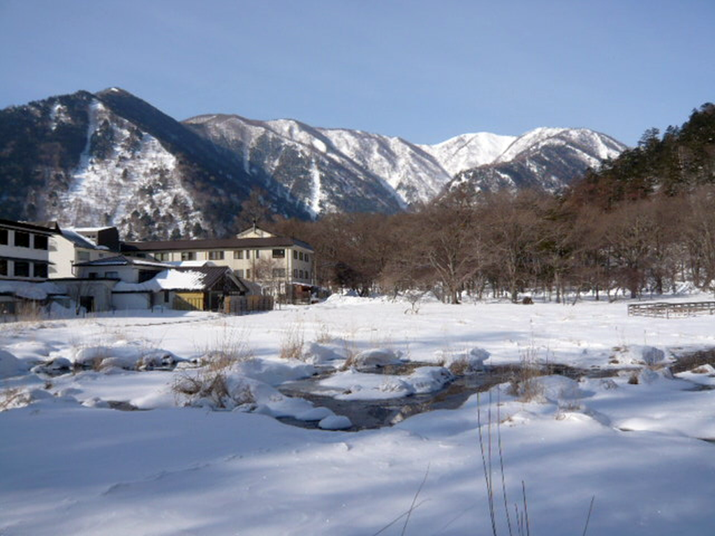 前白根山を望む