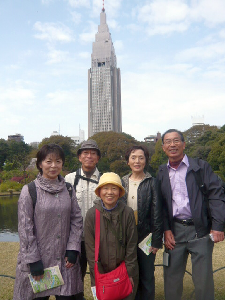  NTTビルをバックに　日本庭園