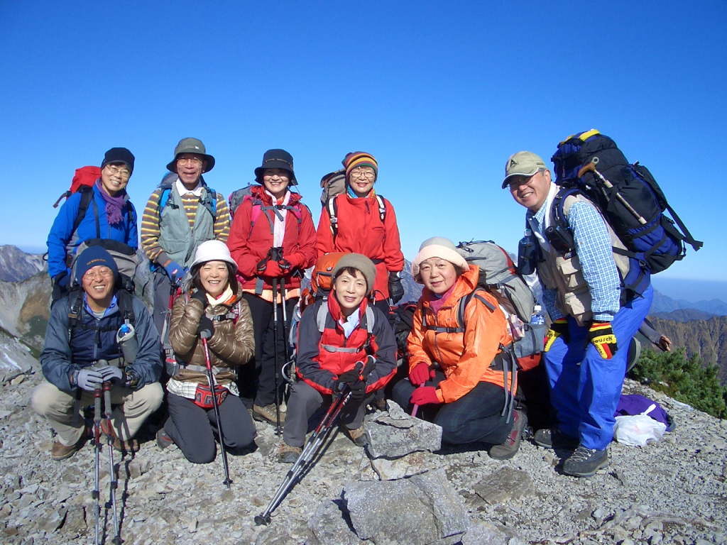 蓮華岳山頂で集合写真