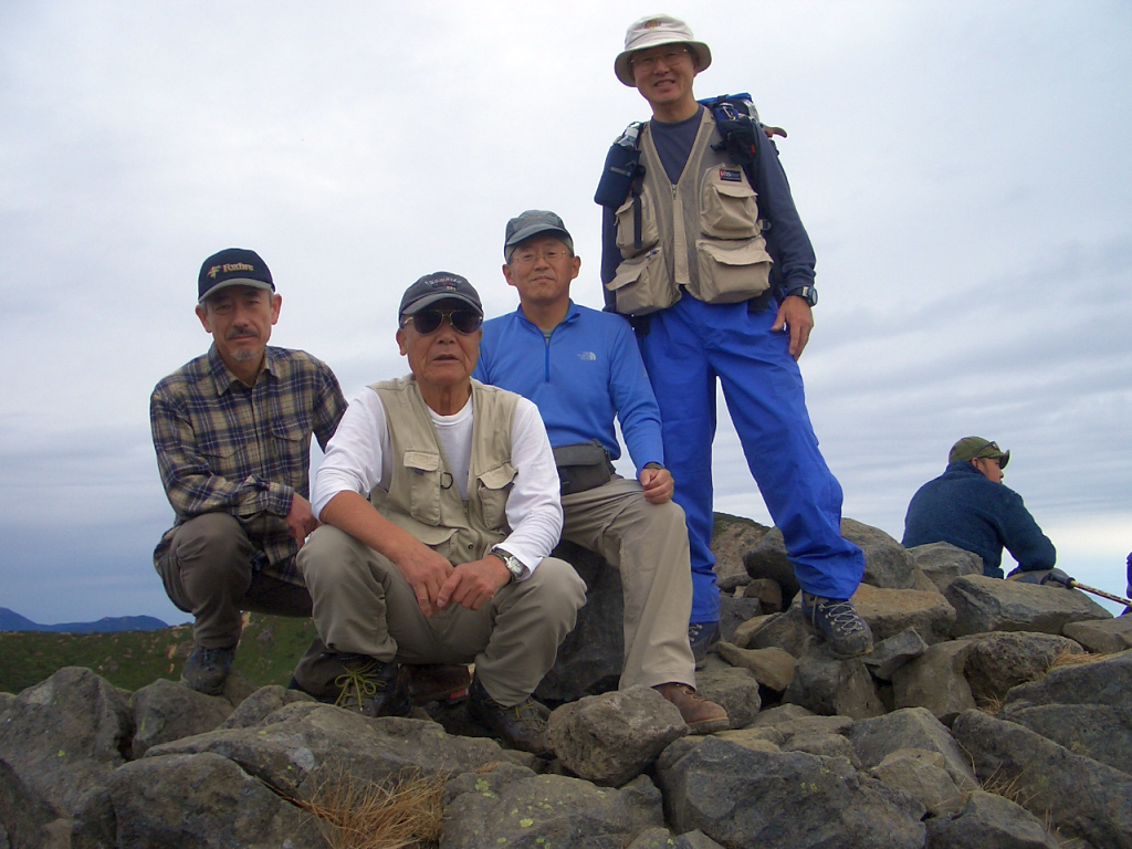 根石岳山頂にて