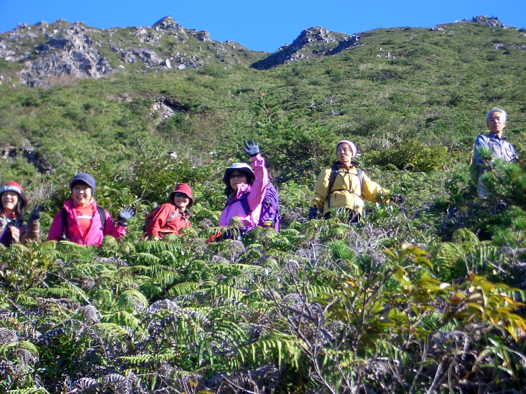 黒島登山道の急峻な登り