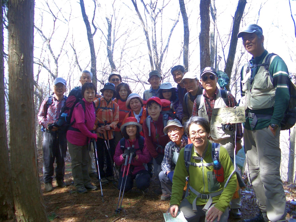 一本松山頂（９３０ｍ）にて集合写真