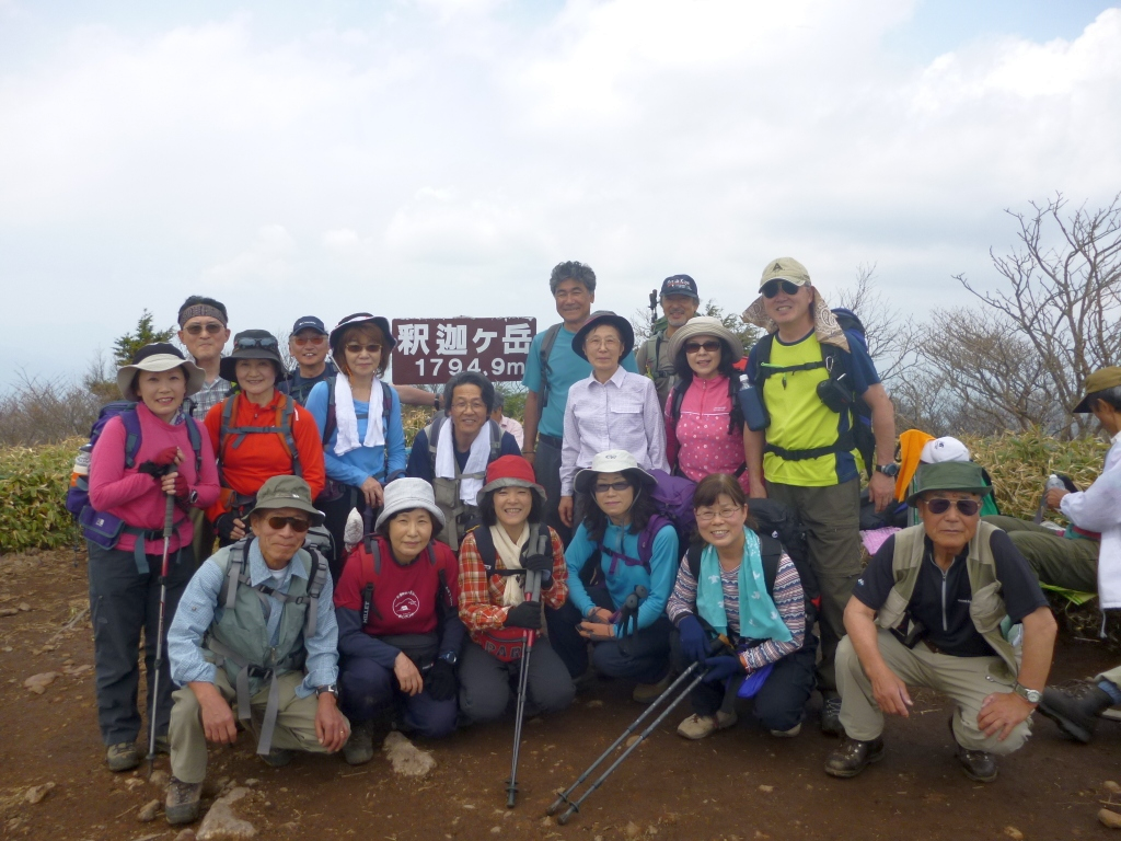  釈迦ヶ岳山頂にて