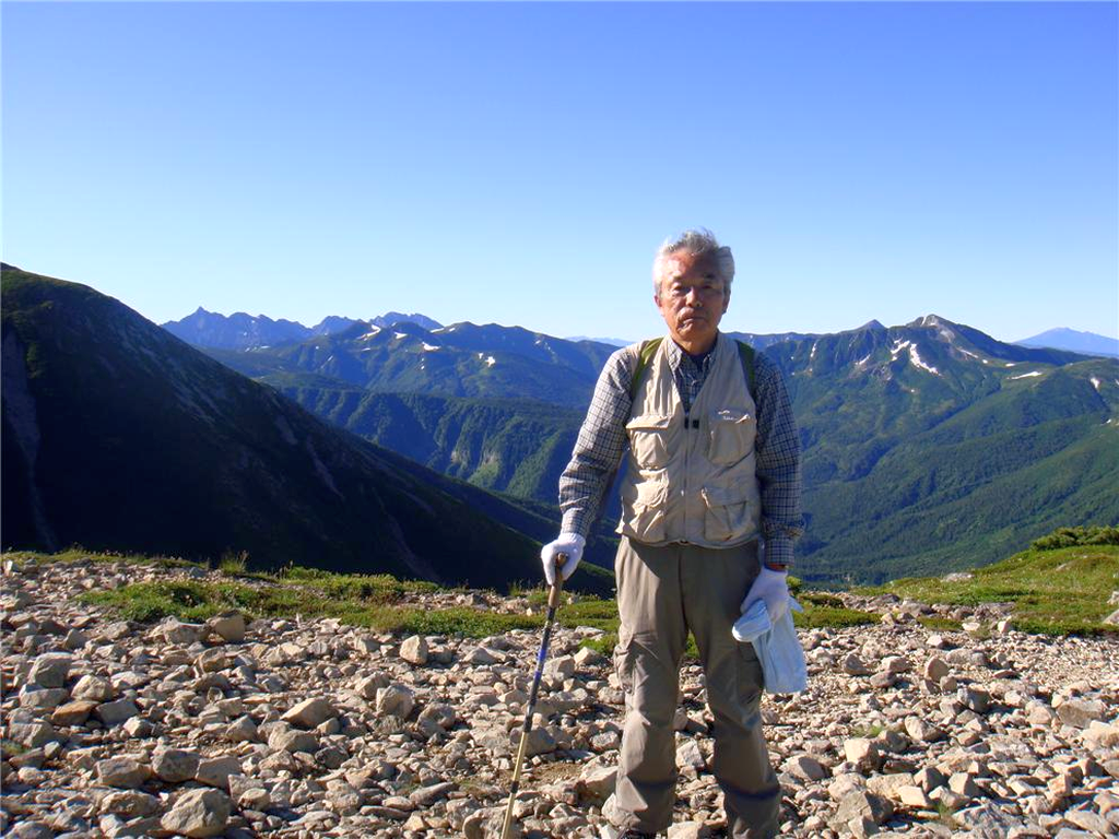  薬師山頂にて、落石さん