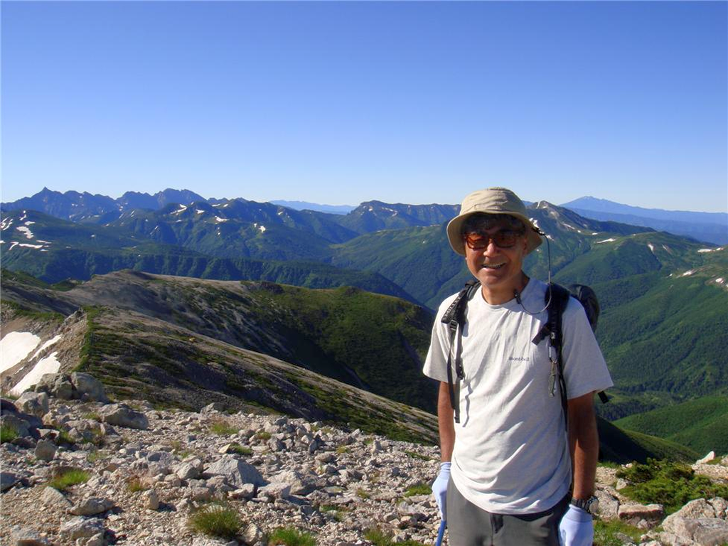  薬師山頂にて、越中さん