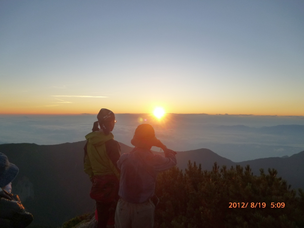  燕岳山頂からの日の出