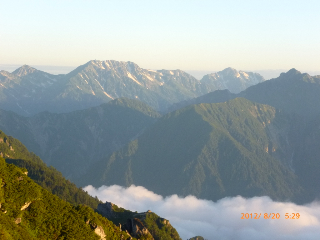  剣岳、立山を望む