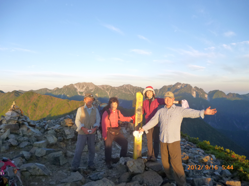  爺岳山頂にて