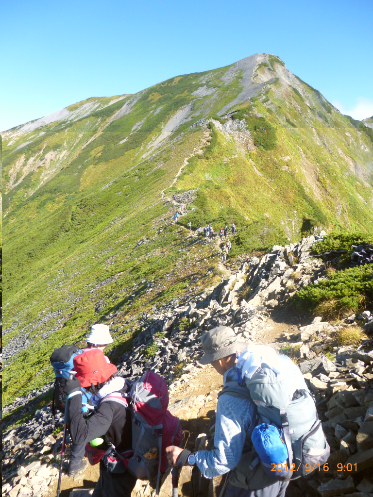  布引岳より鹿島槍へ下山開始