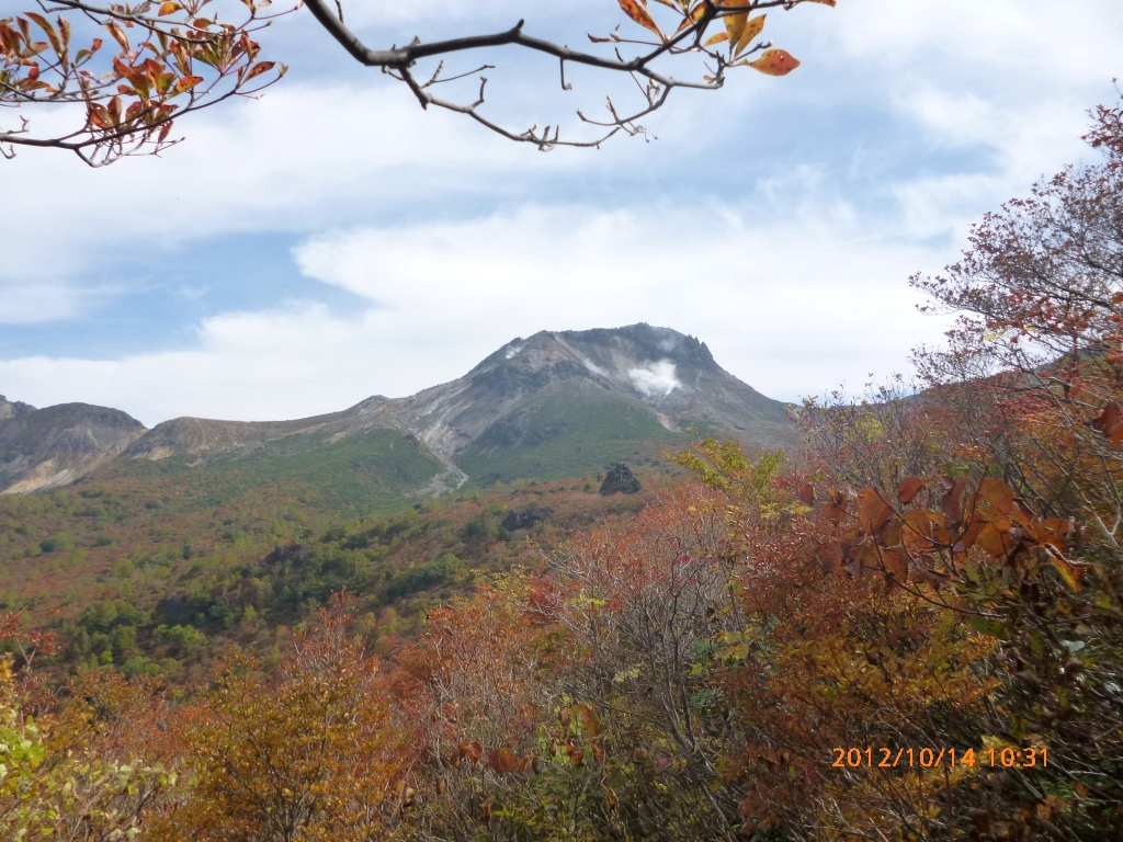  茶臼岳が見えてきました