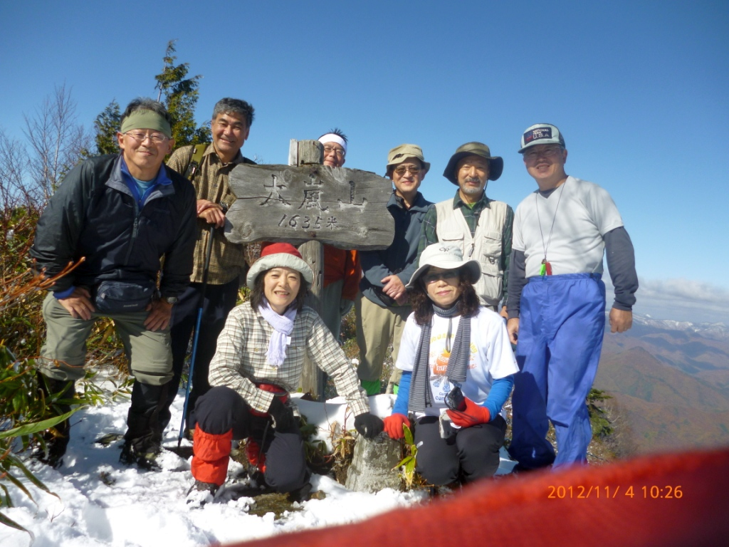  大嵐山山頂にて集合写真