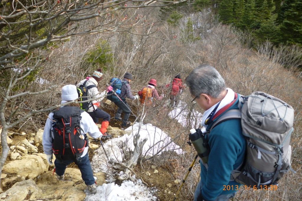  慎重に下山の開始