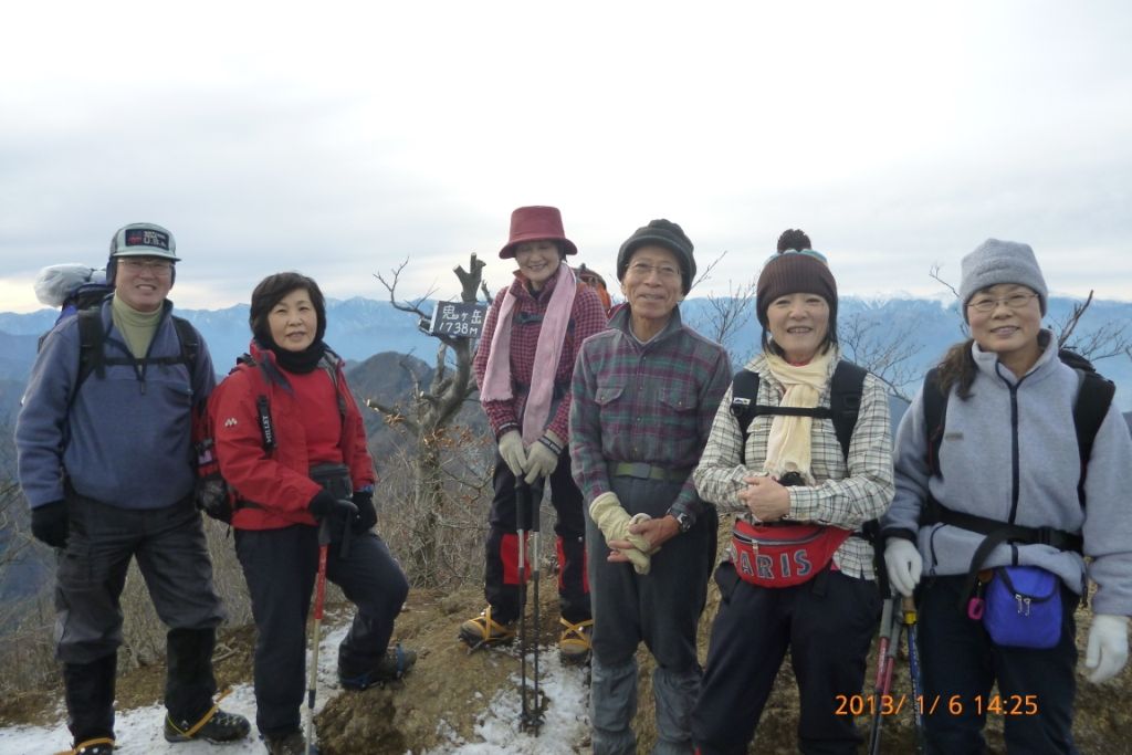 南アルプスの絶景ポイント、鬼ヶ岳山頂にて