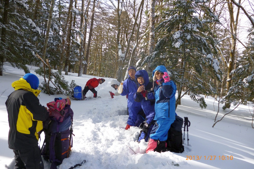  雪の中で一休み