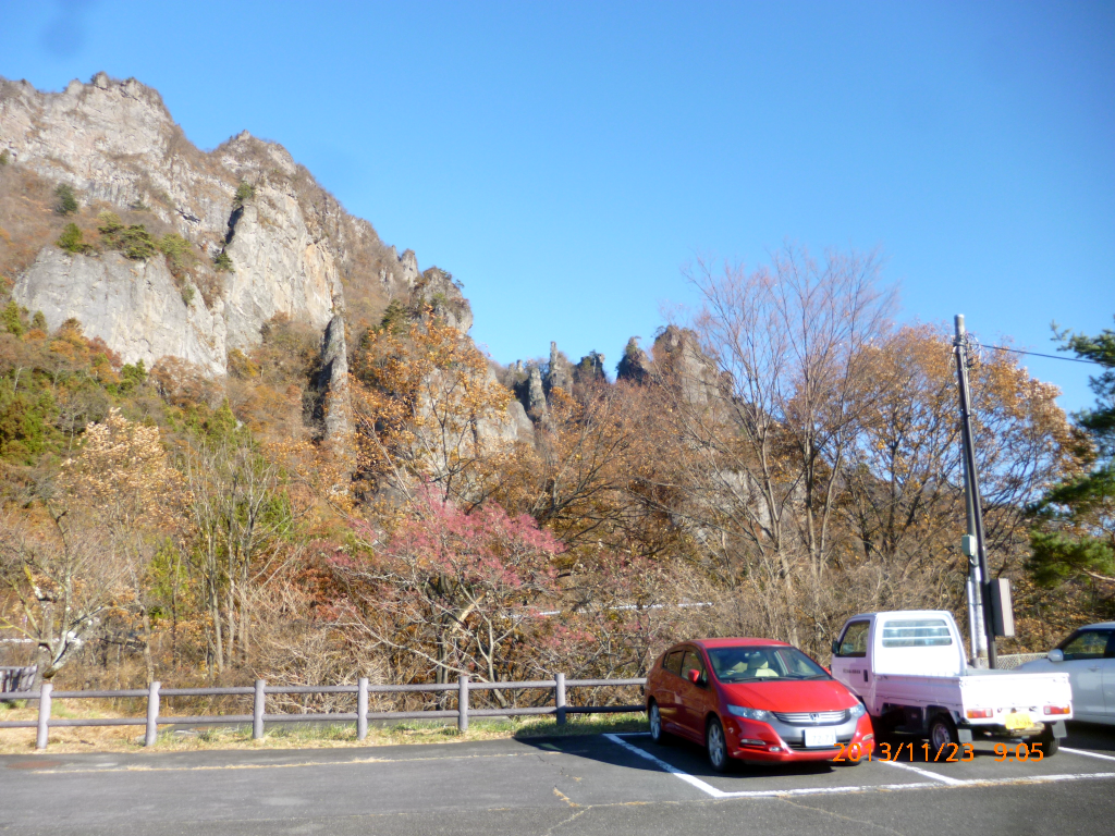  岩稜が迫ります