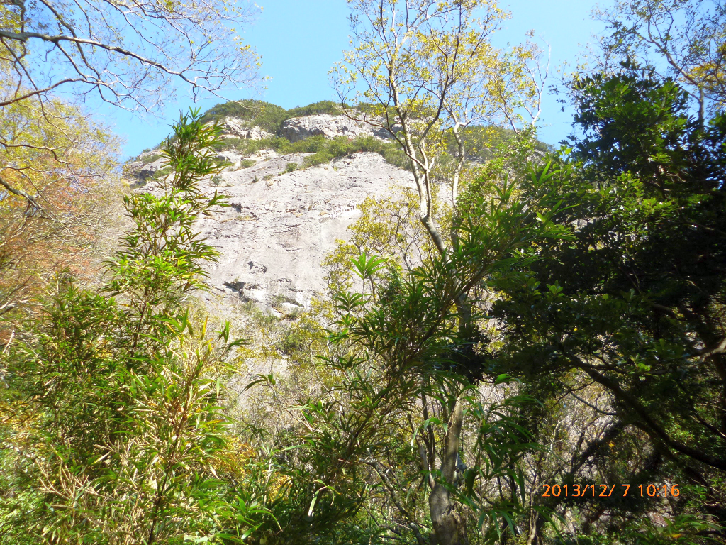  城山の絶壁