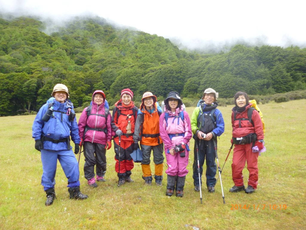 草原にて集合写真