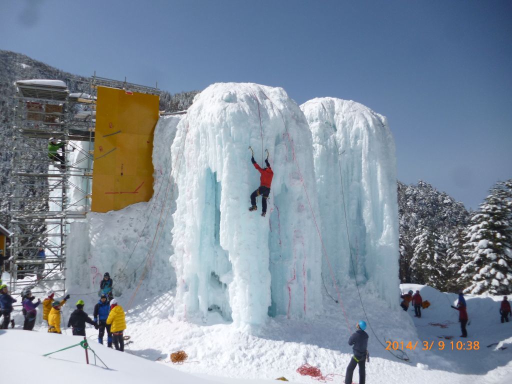 アイスキャンディーで氷壁登りの訓練