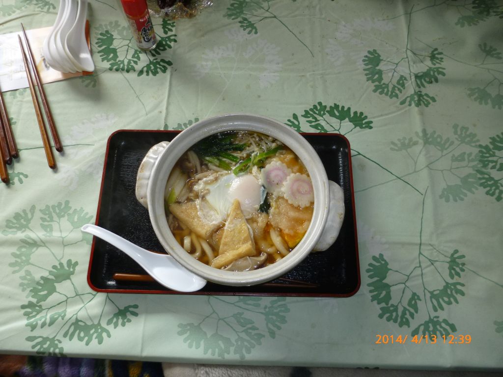 これが目的の鍋焼きうどん、おいしかった・・・。