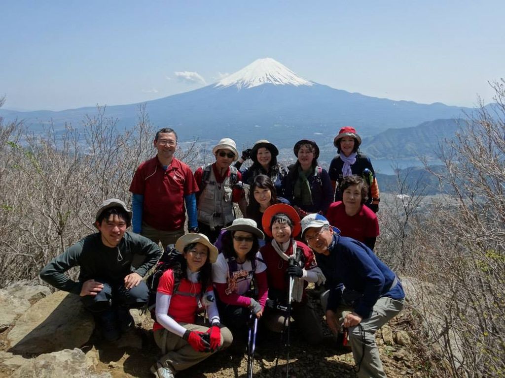 富士山をバックに展望台にて