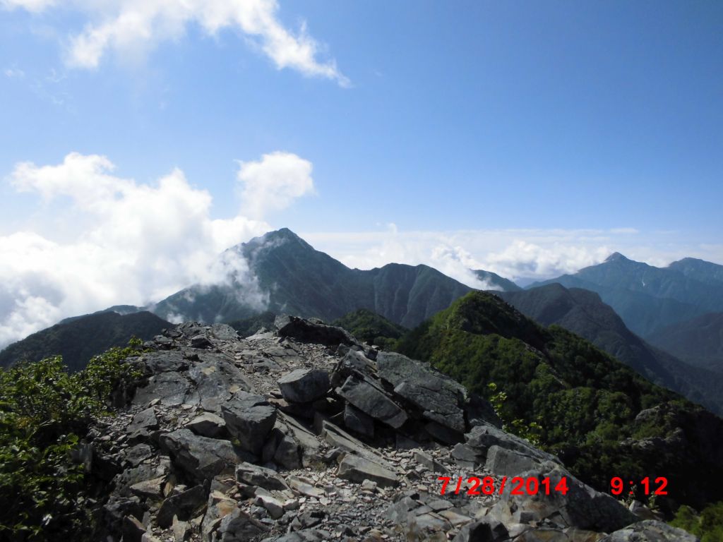 山頂から見た、甲斐駒ケ岳