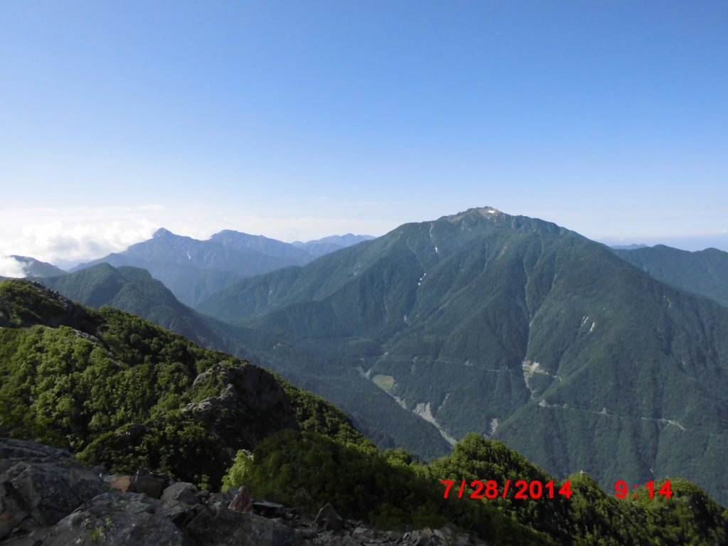 山頂より、仙丈ヶ岳