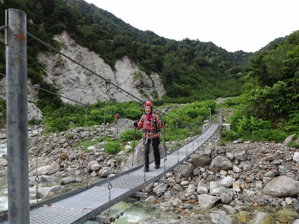 二股の吊り橋を渡り仙人峠へ