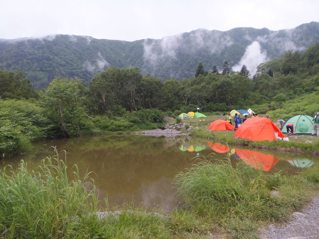 白根御池小屋のテン場