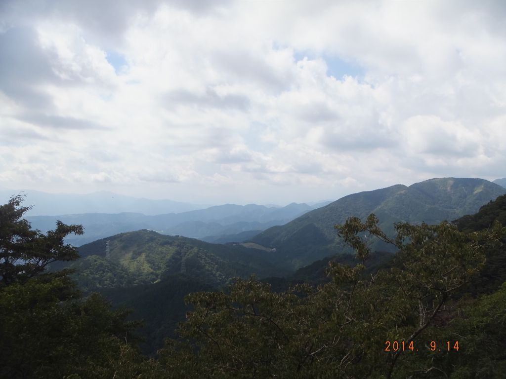 二の塔、三の塔方面を望む