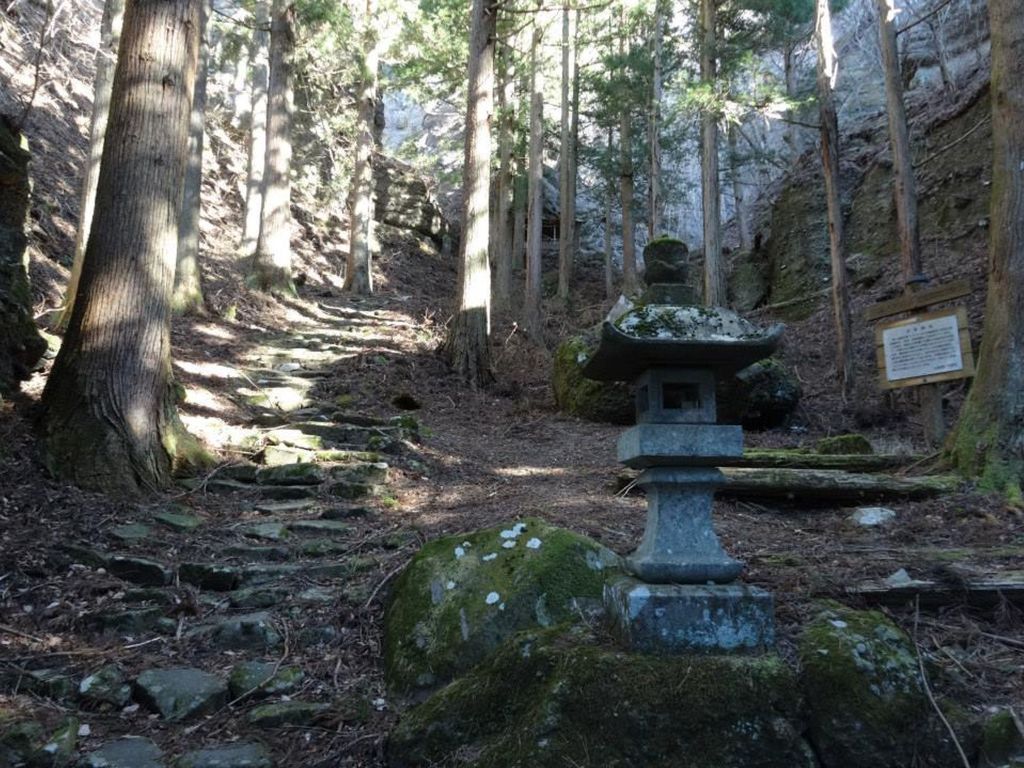 深草観音を経由して大蔵経寺山へ