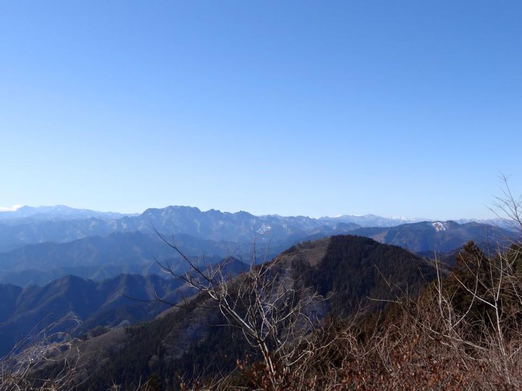 両神山を望む