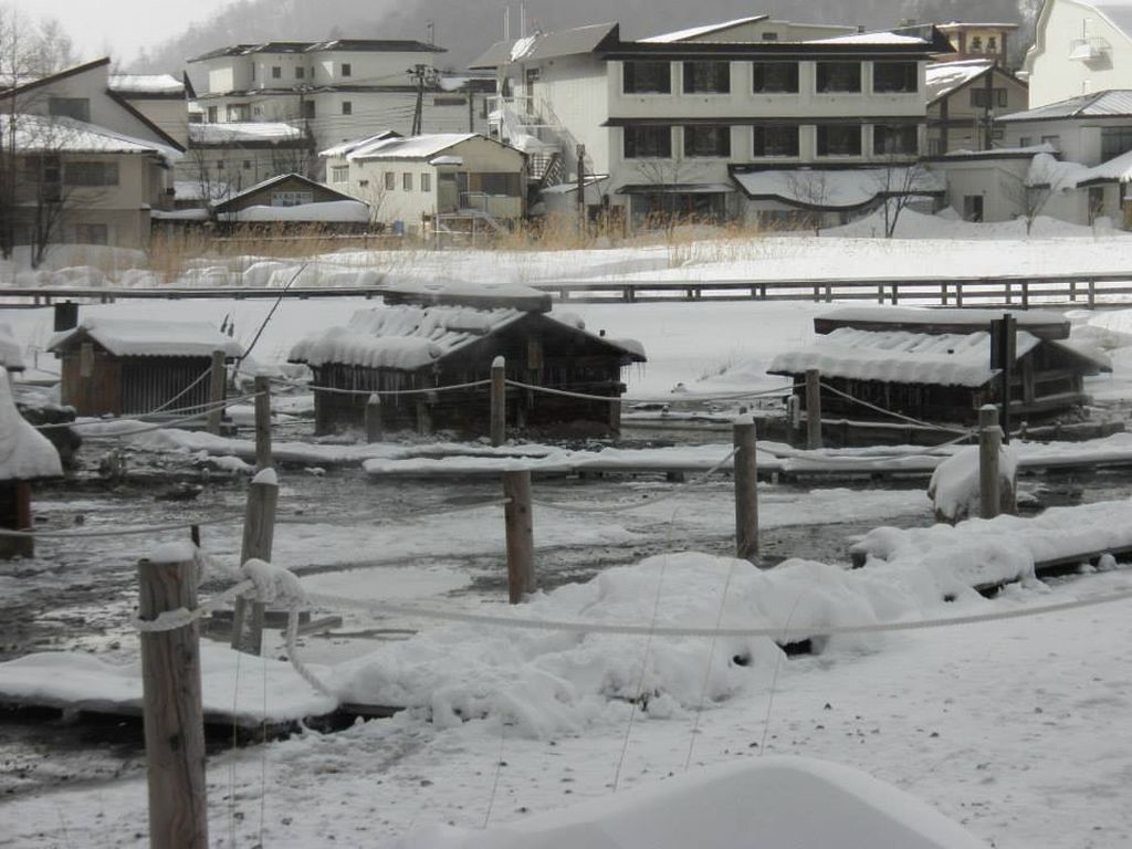 この湯畑から登ります