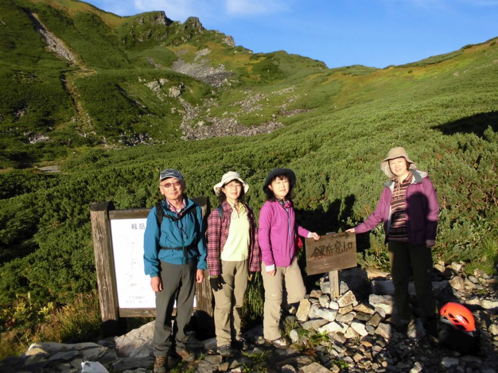 剣山荘前、剱岳登山口