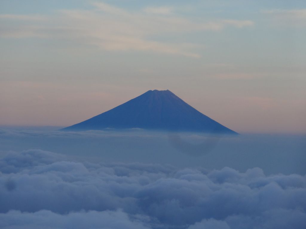 雲海に浮かぶ富士山