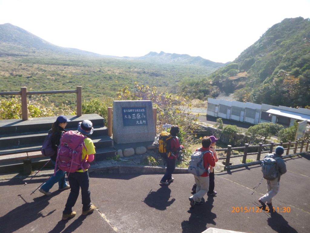 外輪山の登山口から入ります