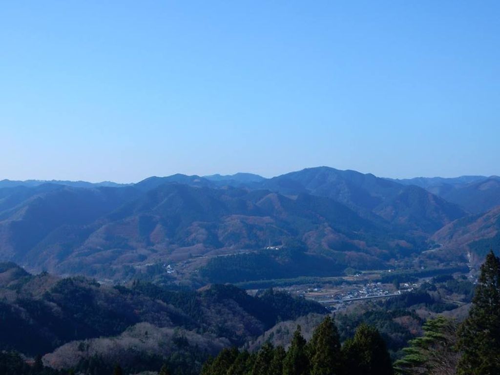 低山とは思えない山並みが眺望できます