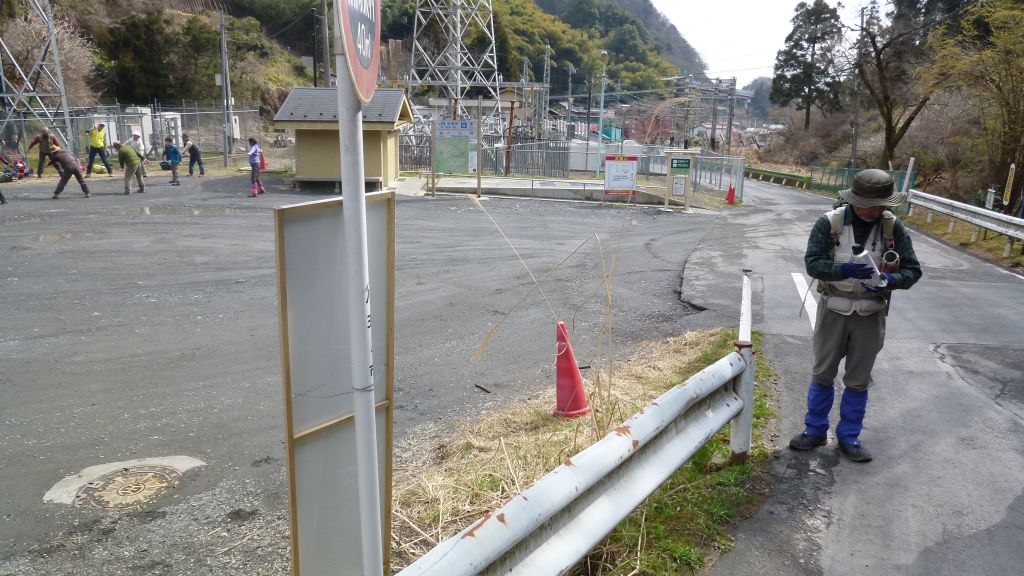 小仏バス停から登ります