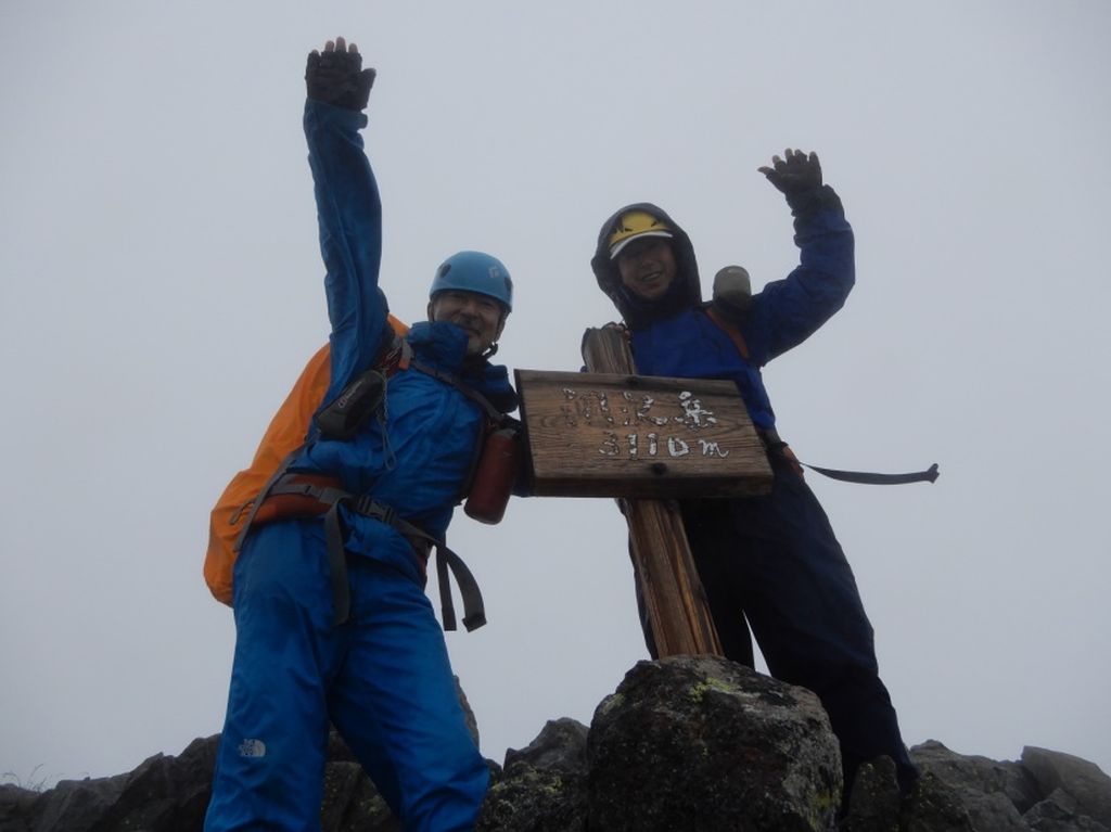 涸沢岳山頂です