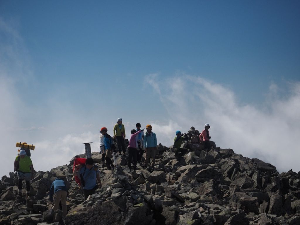 長かった道のりに別れを告げ下山の開始です