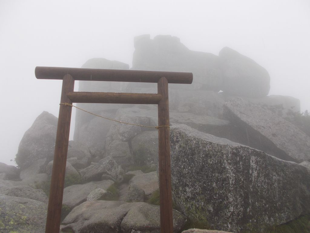 霧雨の中の五丈岩