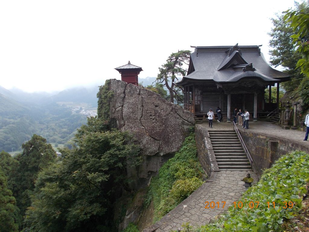 初日は山寺で観光です