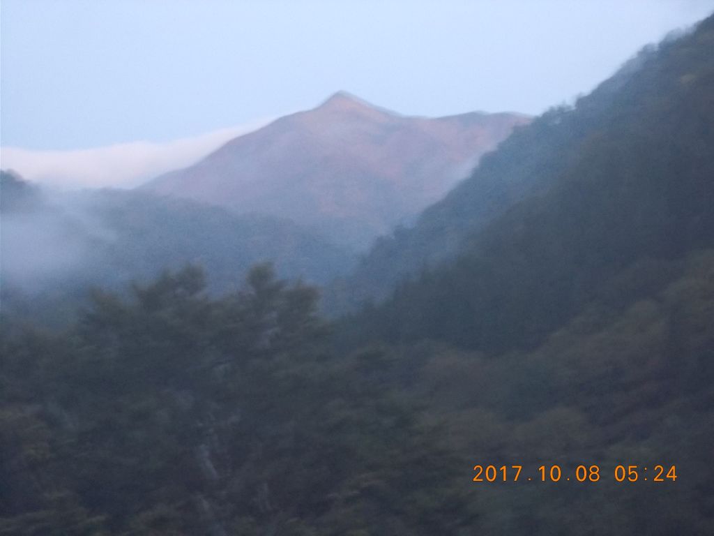 あの大朝日岳へ登ります