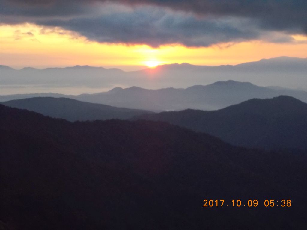 蔵王連峰から登る朝日