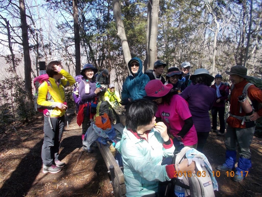 高根山(284m)山頂で一休み