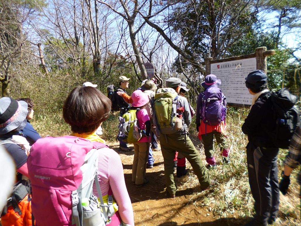 円良田湖へ向かう前の休息、５００羅漢の説明に納得